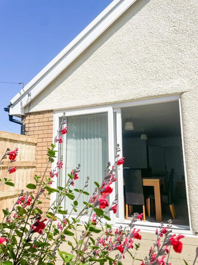 Lovely Bungalow Close To Beach Villa Prestatyn Kültér fotó